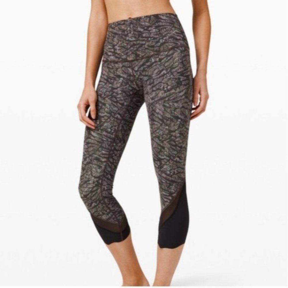Wunder Under Scalloped Hem High-Rise Crop 23"Roll Down Full-On Luxtreme Gray